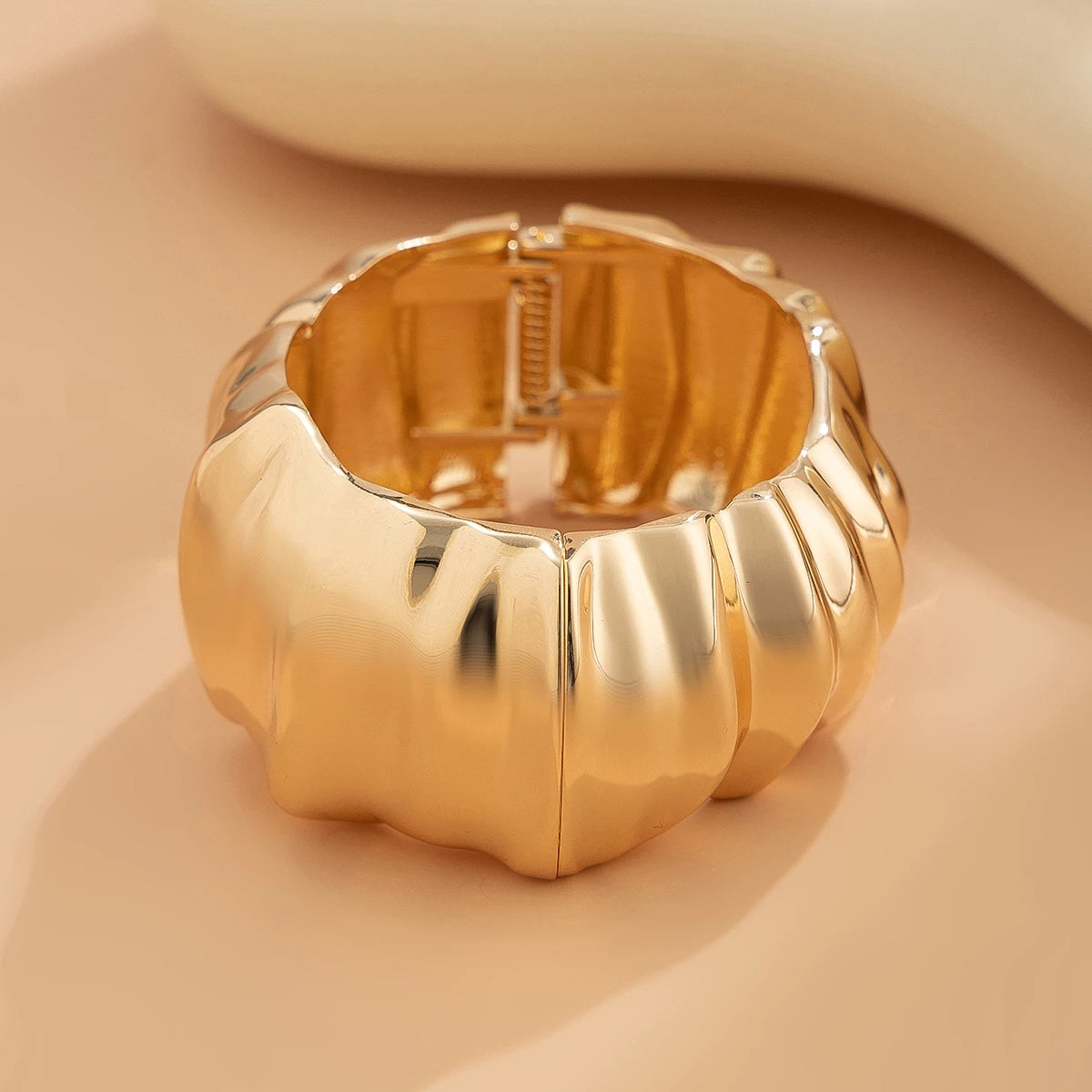 Creative Steampunk Rhinestone Water Drop Spring Bangle