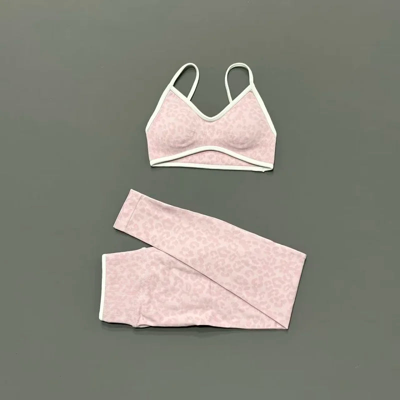 Seamless Leopard Print Yoga Set