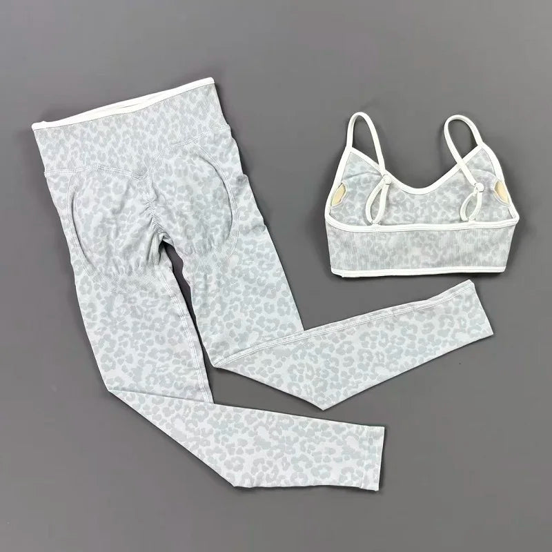 Seamless Leopard Print Yoga Set