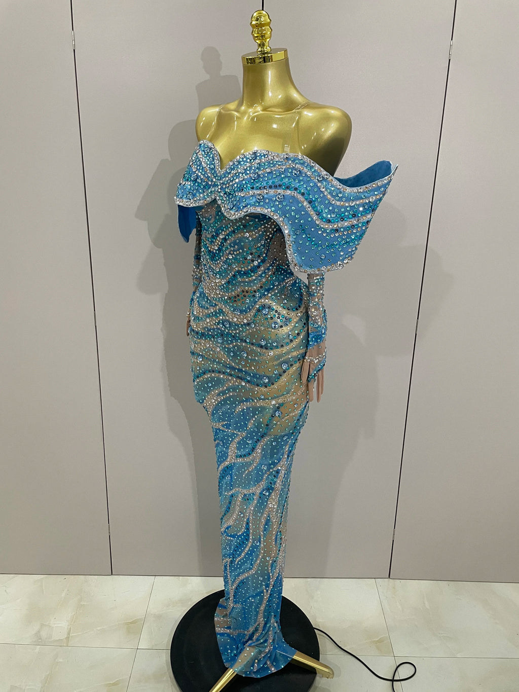 Luxury Blue Rhinestone Long Dress with Gloves – Women’s Party & Evening Gown